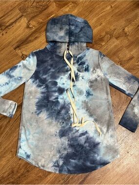 REB. in J. Blue Gray Tie-Dye Hoodie with Leopard Print Lining